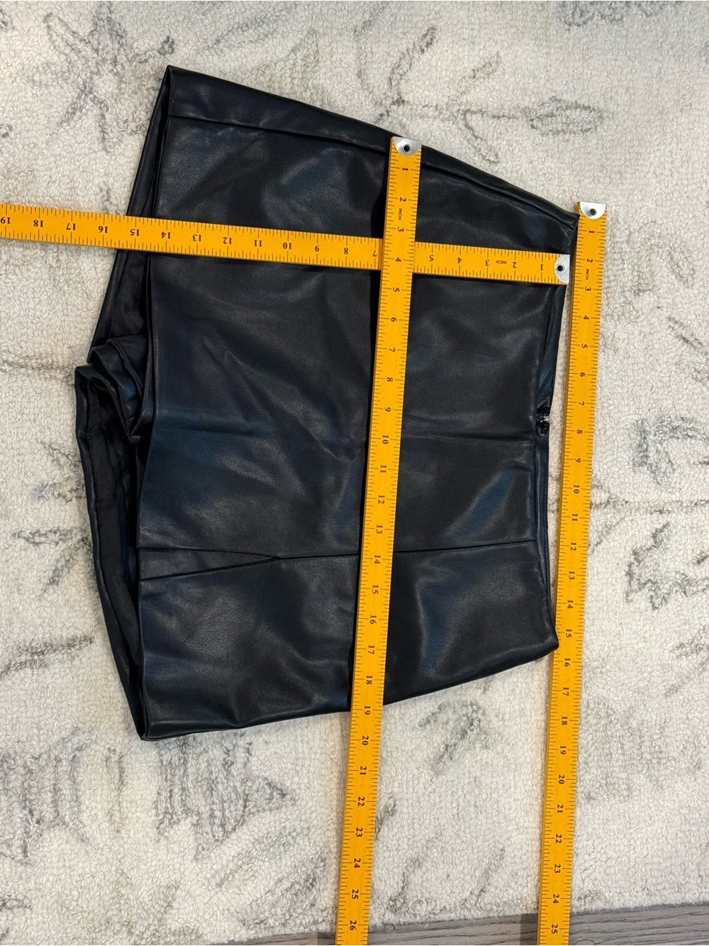 7 For All Mankind Black Faux Leather Skort Size M - Picture 12 of 12